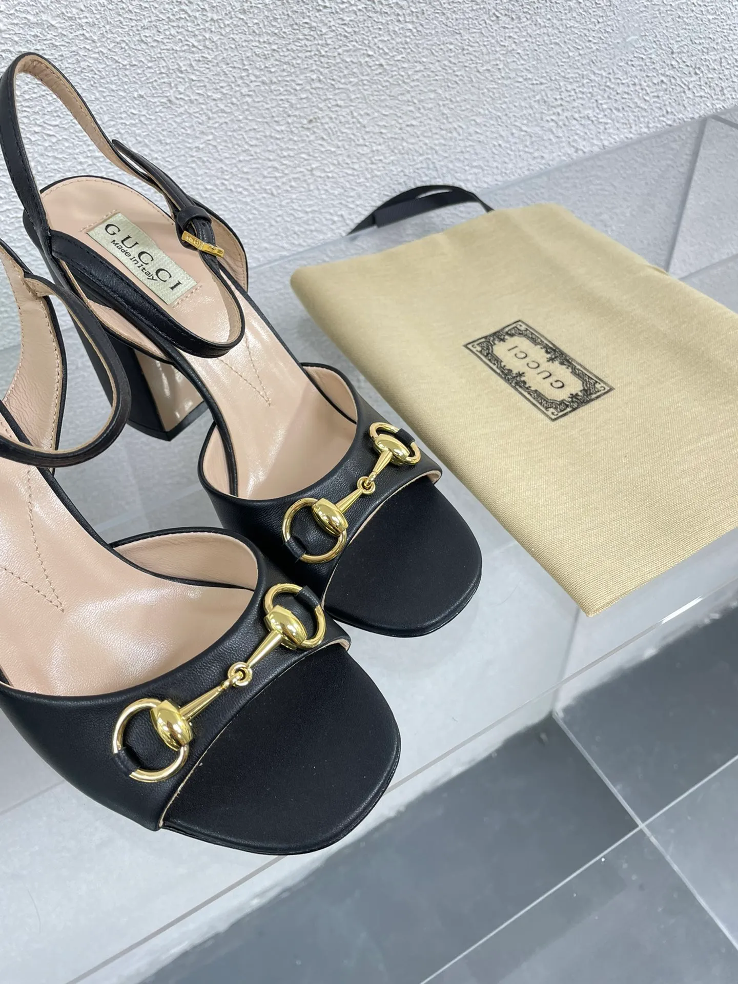 👟👟Ex-factory price 520👟👟 Classic Gucci sandals 💰 Popular 🔥 single product brown, upper made of lambskin, classic logo💪 Exquisite double G diamond buckle hardware, Italian imported genuine leather outsole💯 Sheepskin lining, feet, classic hardware buckle, original custom code number: 35 36 37 38 39 40 41 42 (order 40 41 42) with original packaging